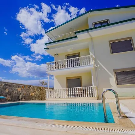 Denize 1 Km Uygun Fiyatli Apart * Fethiye